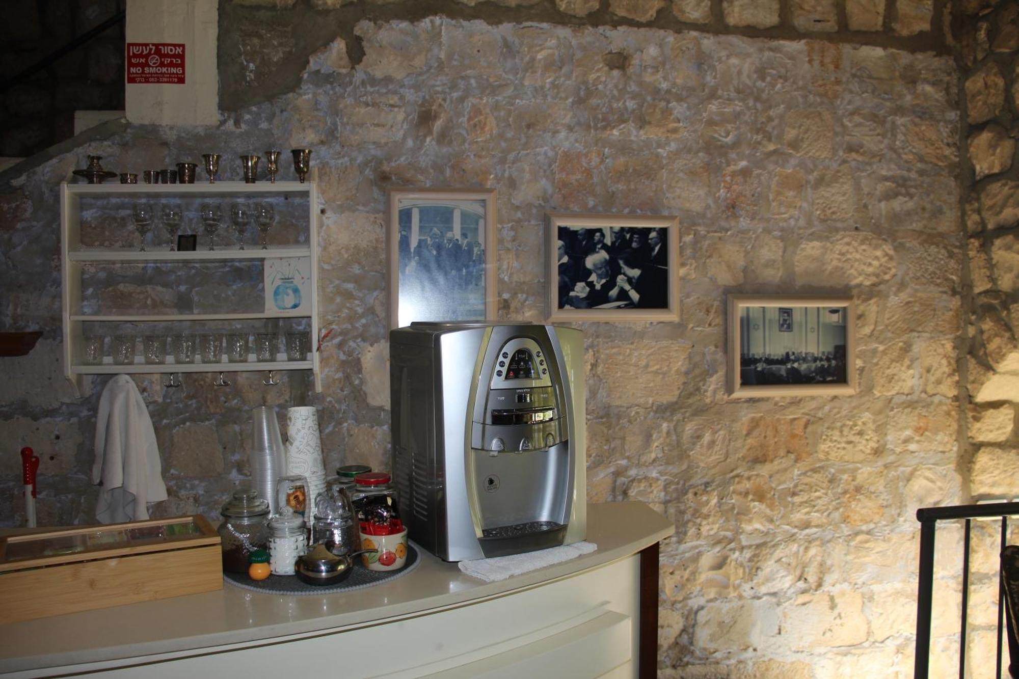 Artists' Colony Inn Zefat Exterior photo