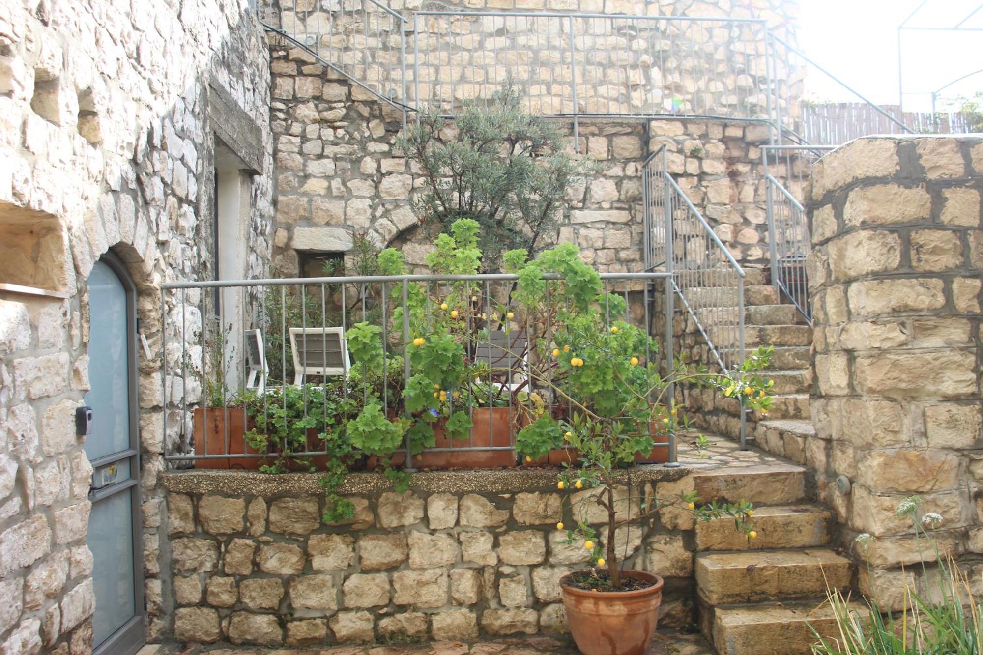 Artists' Colony Inn Zefat Exterior photo