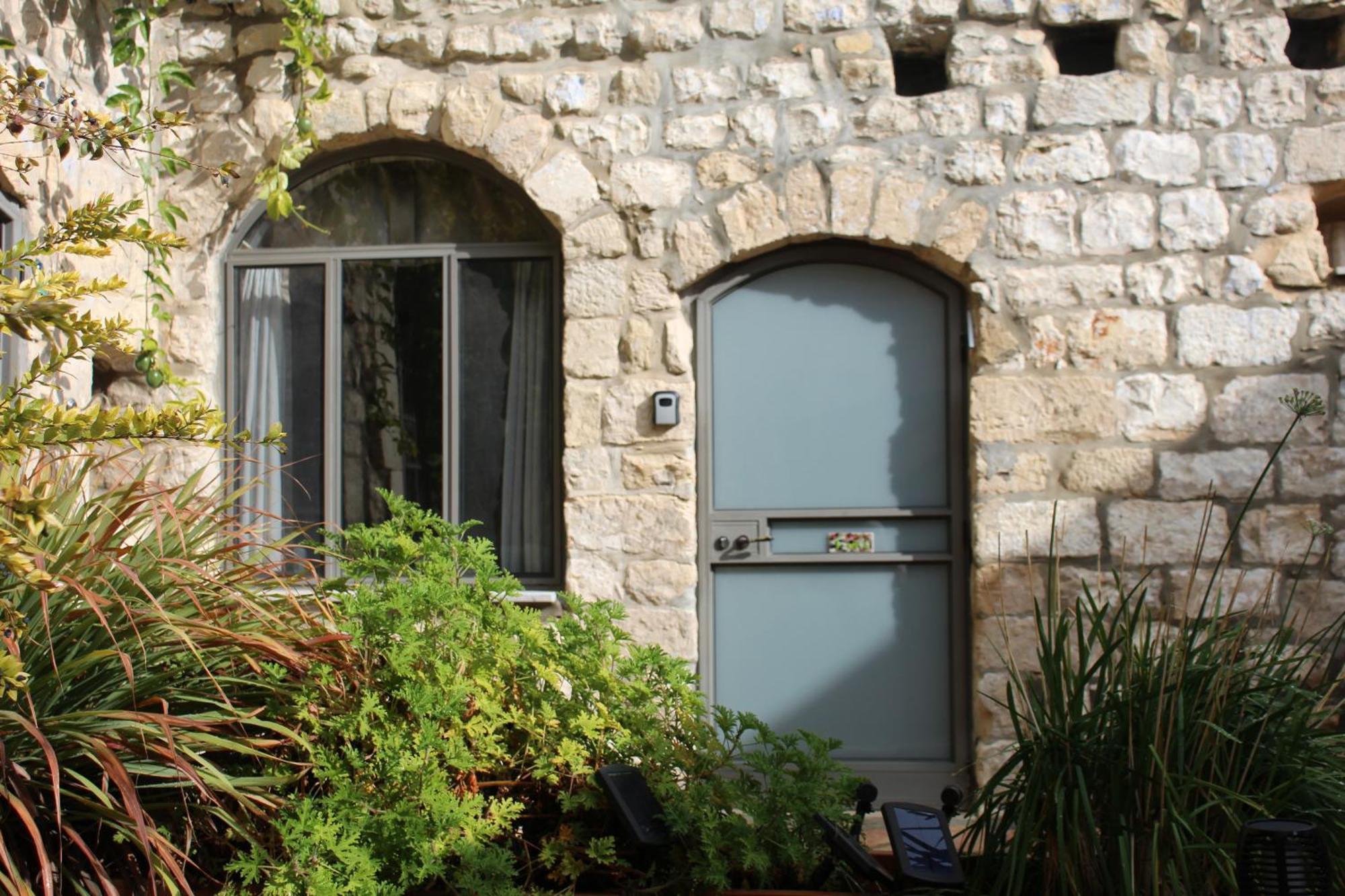 Artists' Colony Inn Zefat Exterior photo