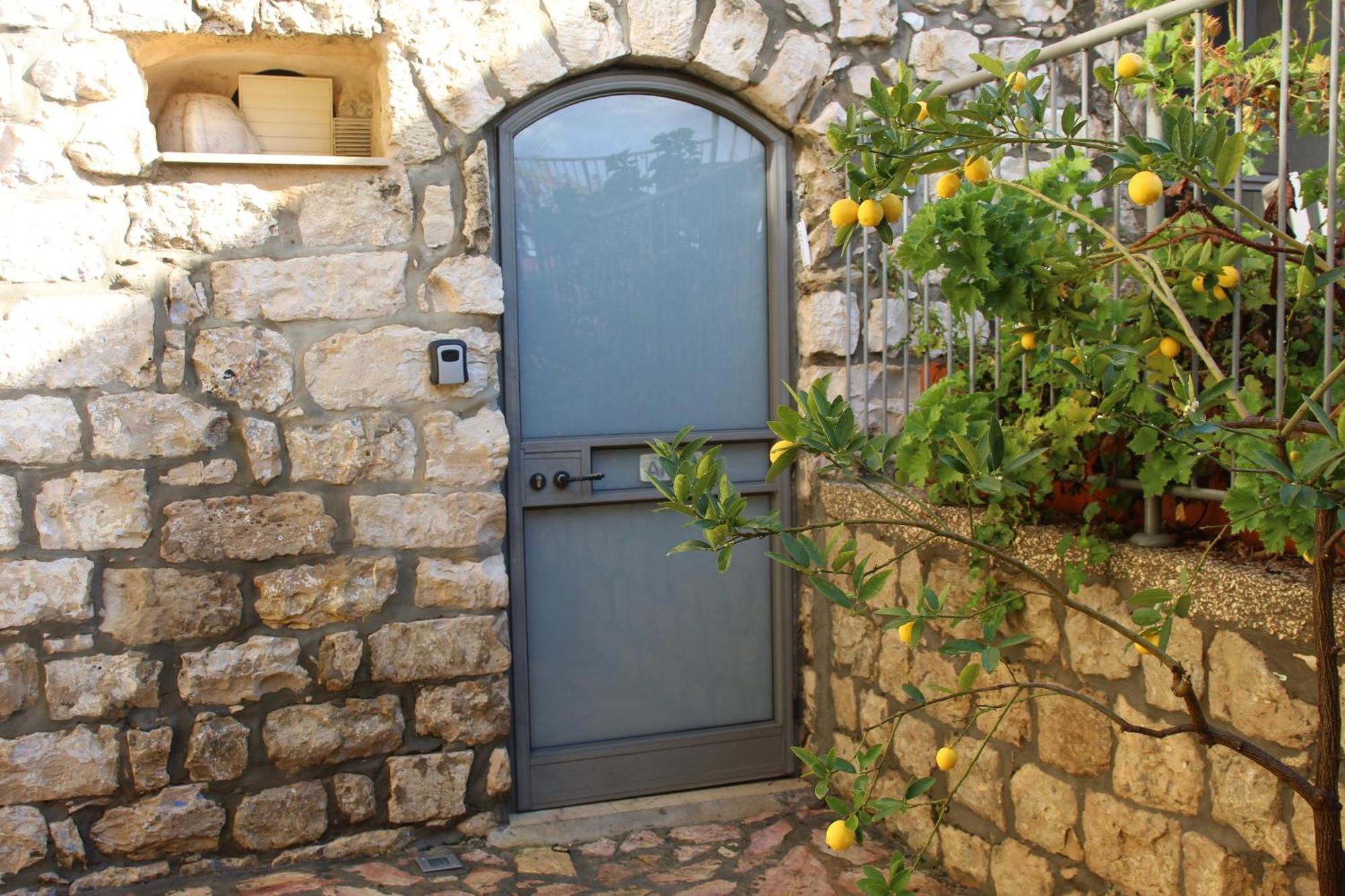 Artists' Colony Inn Zefat Exterior photo